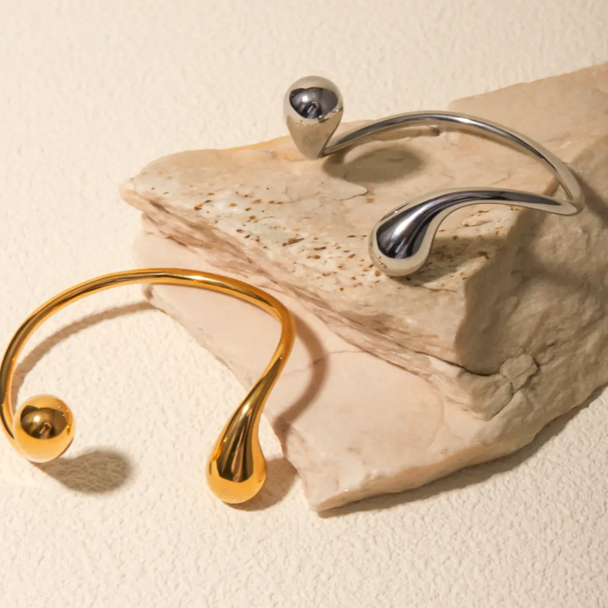 Pour 18k Gold Plated Cuff