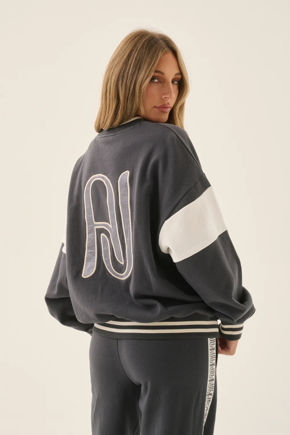 AJ Appliqué Sweatshirt Washed Black