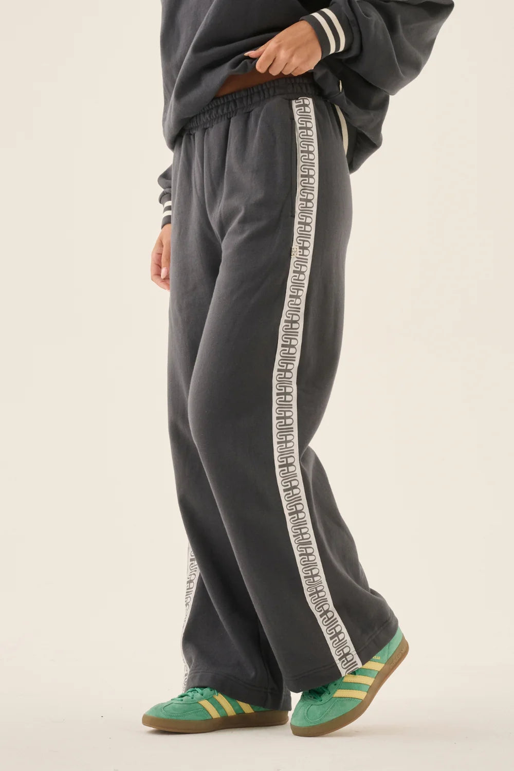 AJ Wide Leg Trackpant Washed Black