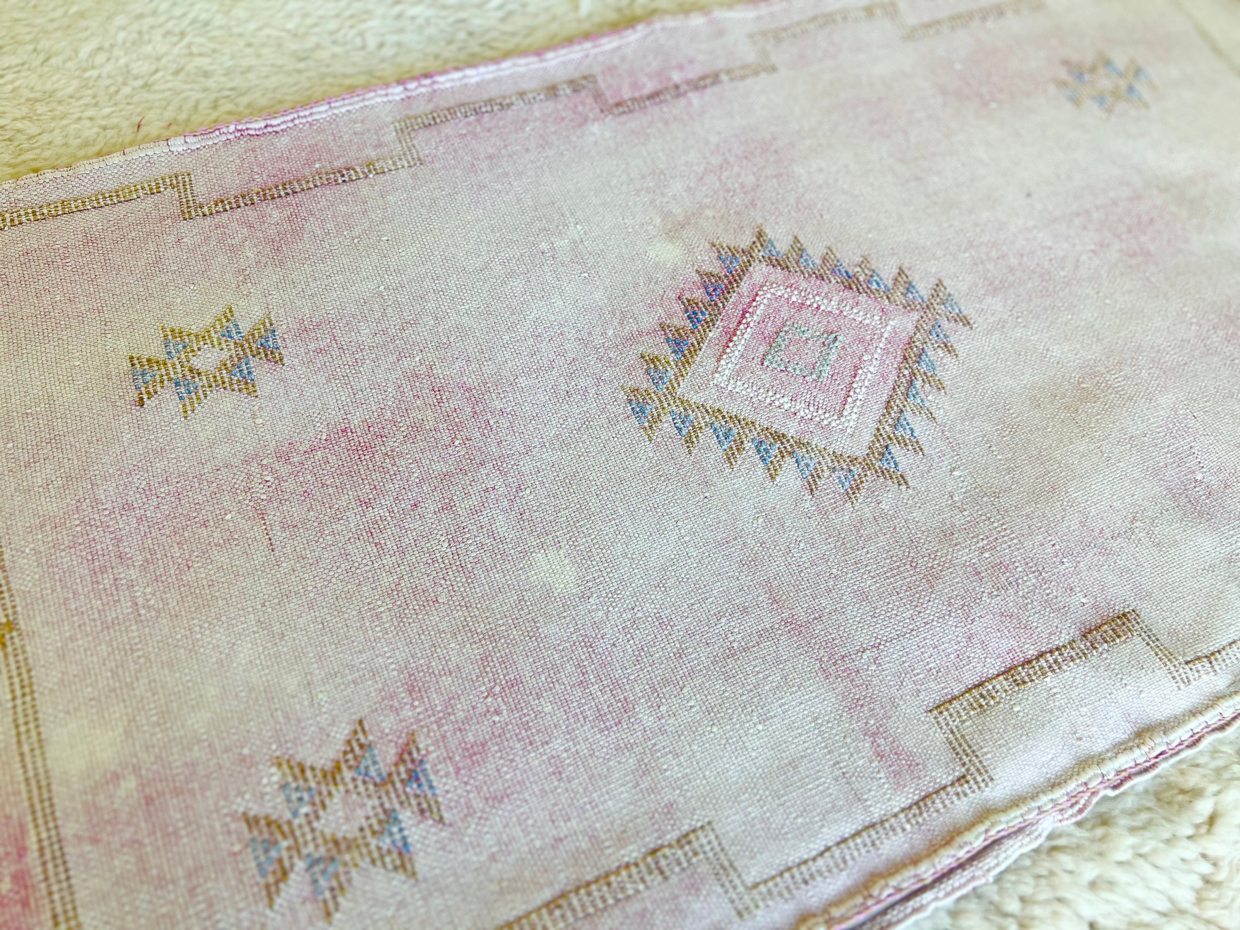 Cactus Silk Cushion approx 95 x50 - Pale Pink