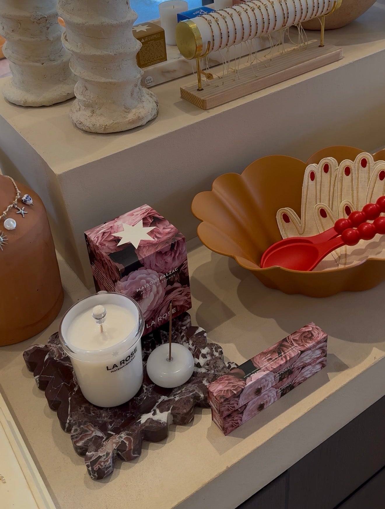 Scallop Marble Display Plate - Rosso Levanto