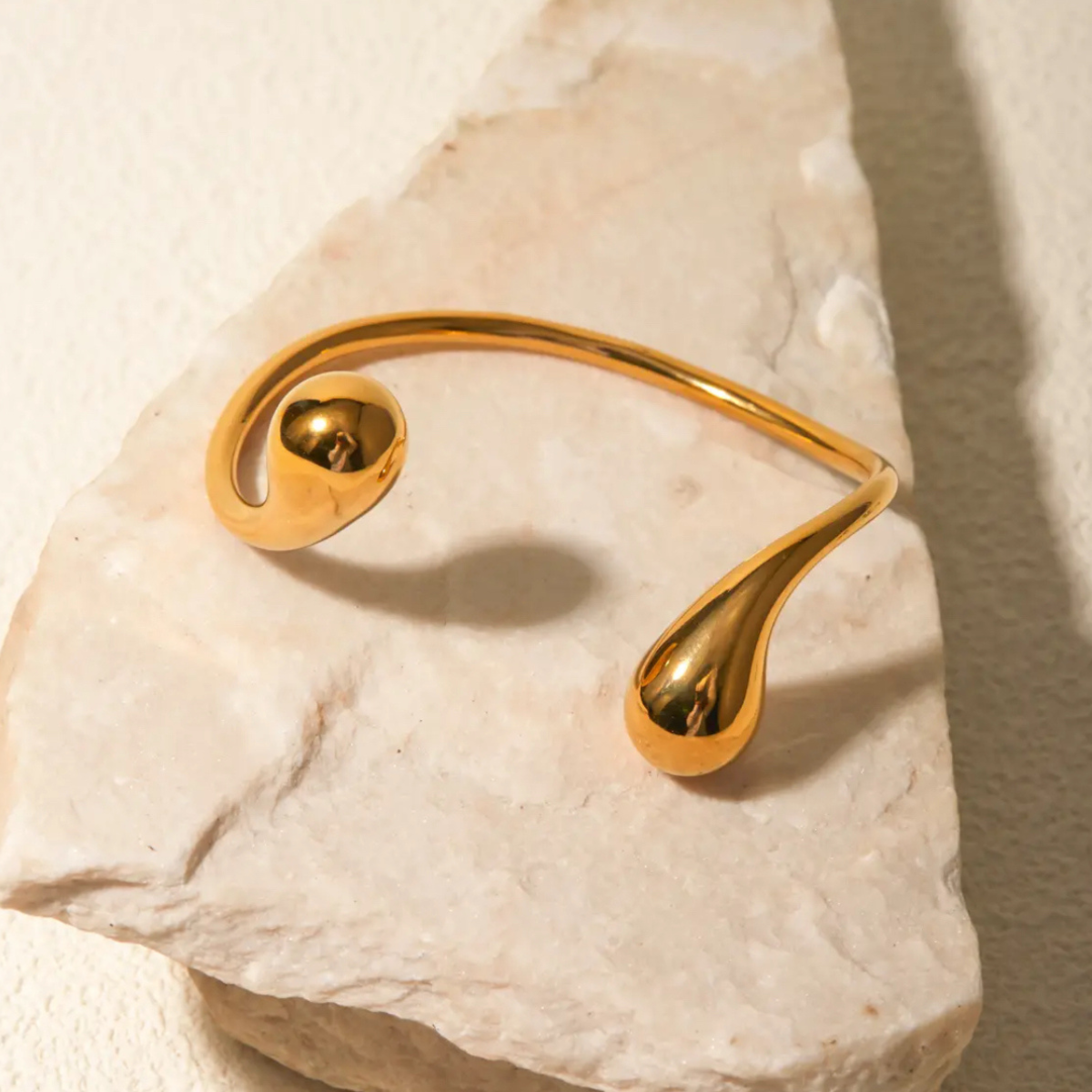 Pour 18k Gold Plated Cuff