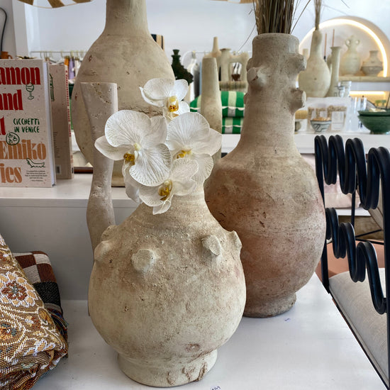 Load image into Gallery viewer, Inès Pot - Artisan Made Ceramic
